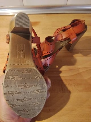 Sandalias de plataforma naranjas verano