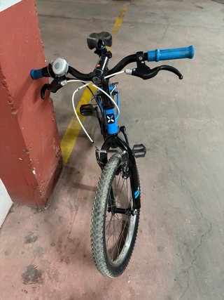 Bicicleta infantil azul B'TWIN