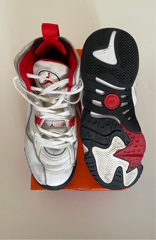 Jordan Jumpman Two Trey Blancas y Rojas