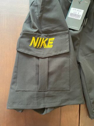 Pantalón corto Nike Negro y Amarillo