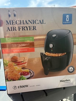 Freidora de aire mecánica negra