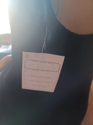 Vestito lungo nero con rosa ricamata