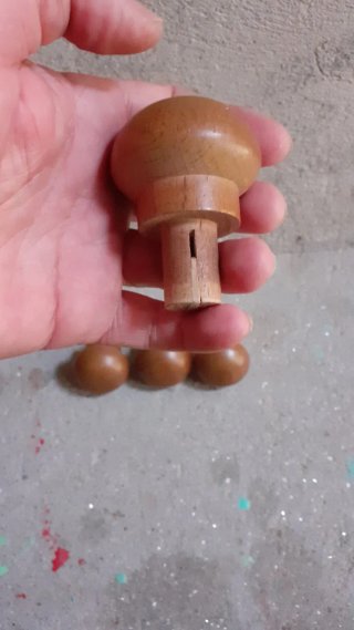 Lote 4  pomos de madera sin usar ver fotos medidas