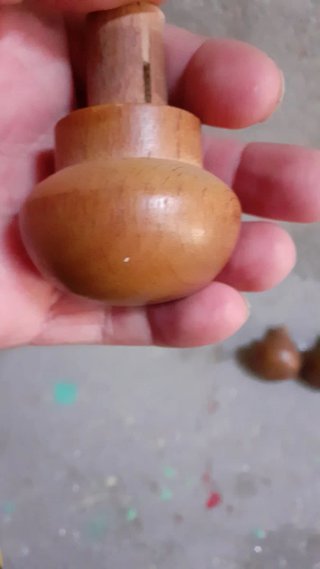 Lote 4  pomos de madera sin usar ver fotos medidas