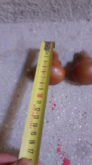 Lote 4  pomos de madera sin usar ver fotos medidas