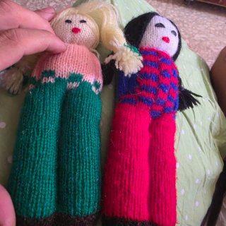 Muñecas tejidas a mano