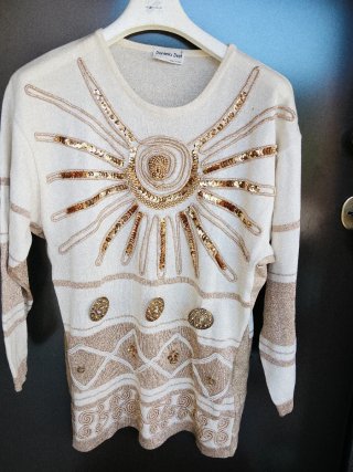 Maglione vintage beige con ricami oro