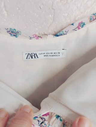 Vestido Zara floral fruncido