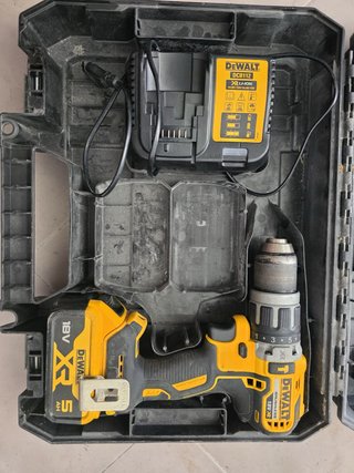 Taladro DeWalt 18V XR con Batería y Cargador
