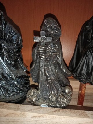 Set di 5 statue decorative teschi di Life Way, accendino e portasigari