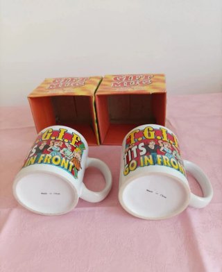 Set 2 tazze T.G.I.F. con disegno