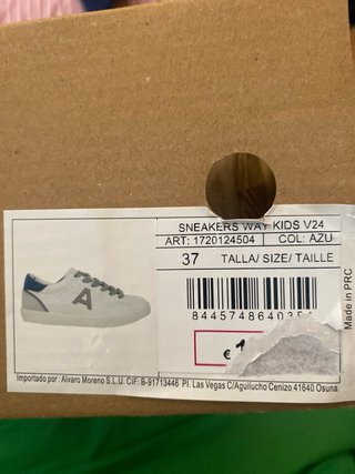 Zapatillas de vestir blancas con detalle A