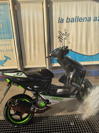 Yamaha Aerox Negra y Verde