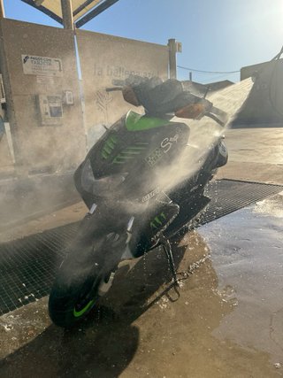 Yamaha Aerox Negra y Verde