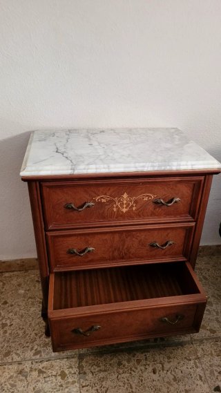Mesita de noche con tapa de mármol y cabecero