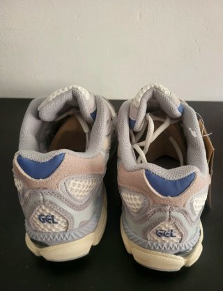 Zapatillas Asics Beige y Gris