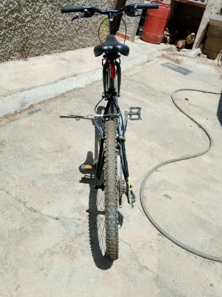 Bicicleta Montaña Negra y Amarilla