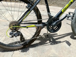 Bicicleta Montaña Negra y Amarilla