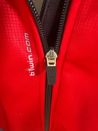 Chaqueta ciclista Btwin roja y negra