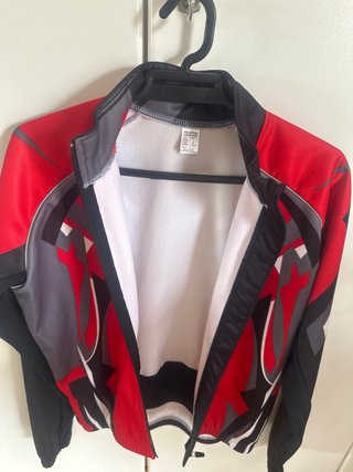 Chaqueta ciclista Btwin roja y negra