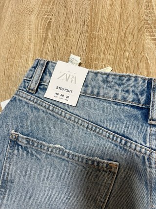 Vaqueros rotos. Azules. Zara.