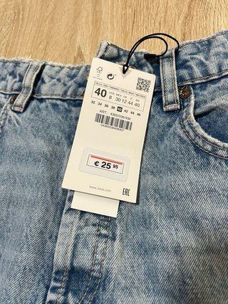 Vaqueros rotos. Azules. Zara.