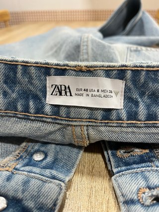 Vaqueros rotos. Azules. Zara.