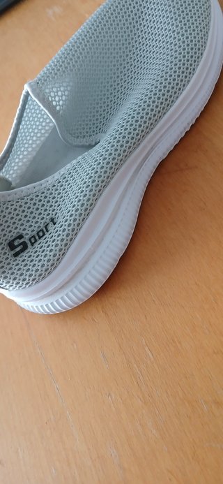 Zapatos grises de malla