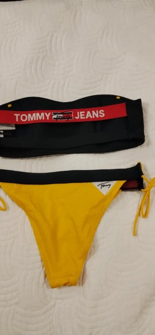Bañador Tommy Hilfiger Negro y Amarillo