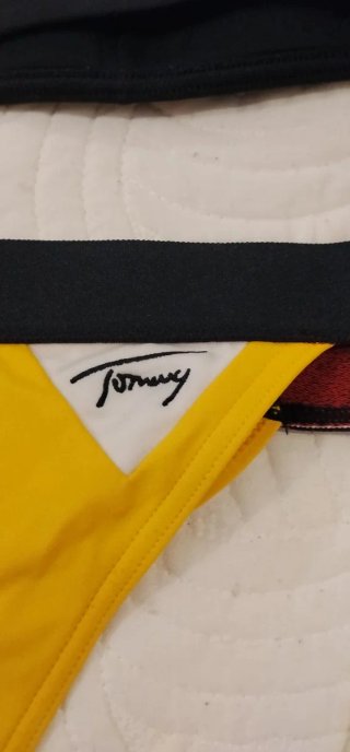 Bañador Tommy Hilfiger Negro y Amarillo