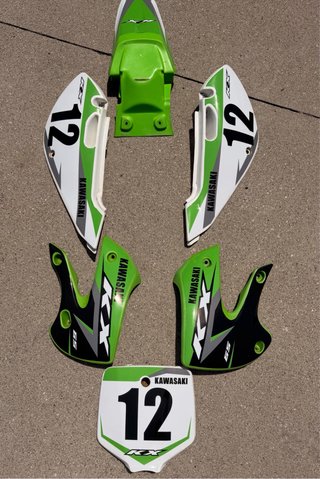 Kawasaki KX 65 Motocross Verde/Rosa hecha entera