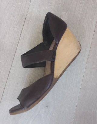 Sandalia cuña camper marrones de piel auténtica