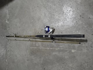 Caña y carrete de pesca EVIA ASTRAL 210.