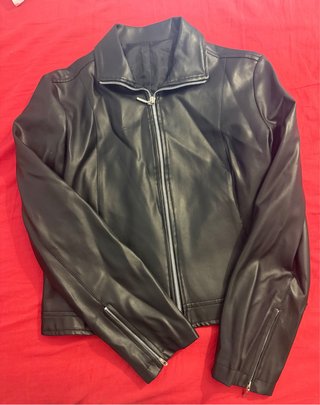 Chaqueta de cuero negra