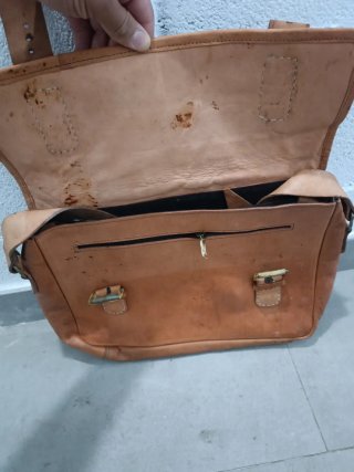 Maletín bandolera grande de cuero