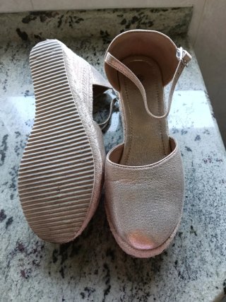 Sandalias cuña doradas talla 39