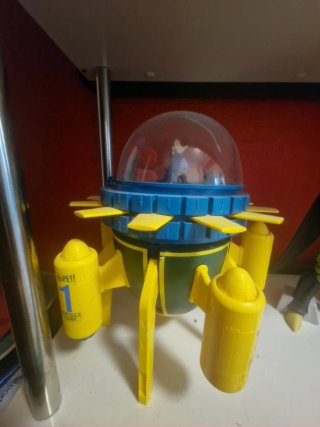 Nave Espacial Capsule Corp.