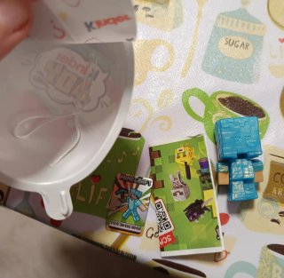 Figura Minecraft Kinder Joy Armadura Diamante