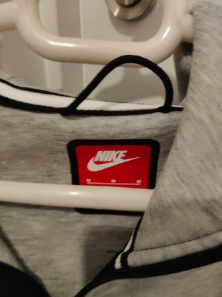 Chaqueta Nike Gris con cremallera
