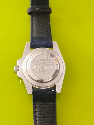 Reloj Negro y Plateado