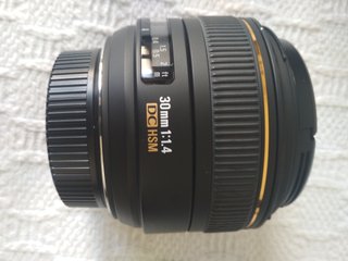 Objetivo Sigma 30mm 1:1.4 DC HSM Profesional