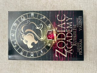 Cuatro primeros libros de la saga ZODIAC ACADEMY