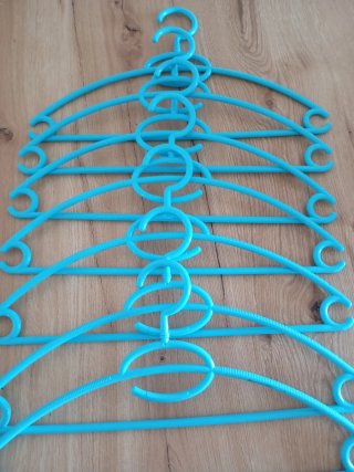 7 Perchas Adulto Plastico Blu