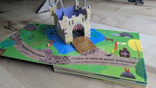 Libro juego pop up "La aventura del castillo"