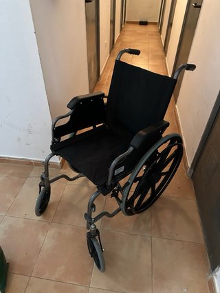 Silla ruedas (no tiene resposapies)