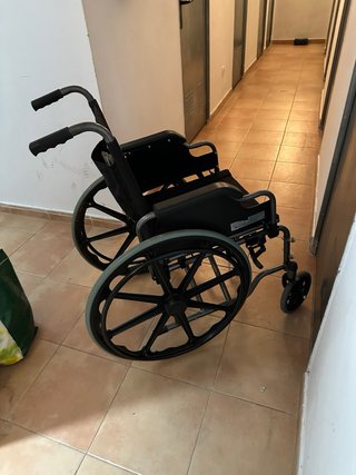 Silla ruedas (no tiene resposapies)