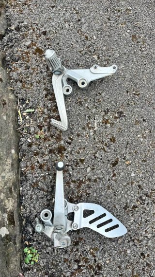 Estriberas Suzuki GSXR 1000 K5