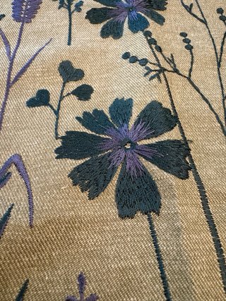 Tessuto ricamato con fiori
