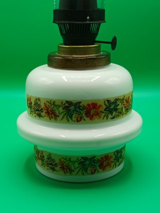 Lampada a petrolio con paralume cilindrico