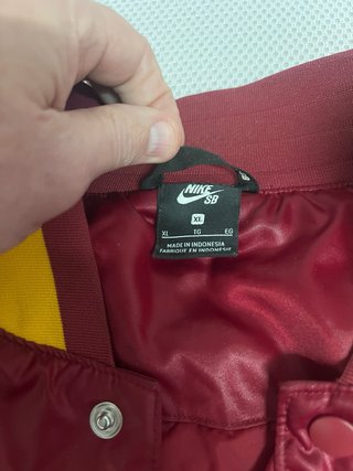 Chaqueta Nike NBA Roja y Amarilla